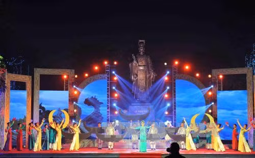 Cả nước tưng bừng chào đón năm mới Bính Thân 2016 ảnh 1