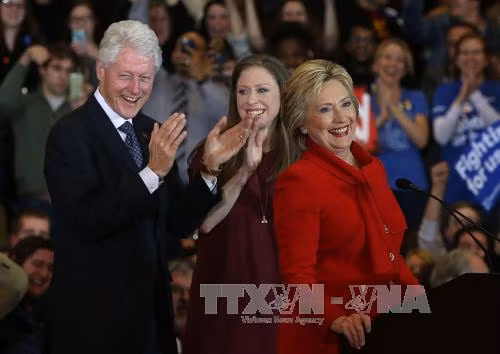 Bà Hillary Clinton giành thắng lợi bầu cử sơ bộ tại bang Iowa ảnh 1