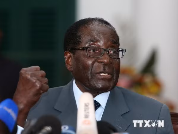 Mỹ dỡ bỏ lệnh trừng phạt các ngân hàng Zimbabwe ảnh 1