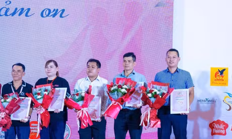 Gốm Bát Tràng đồng hành cùng 55 cặp đôi vun đắp hạnh phúc gia đình