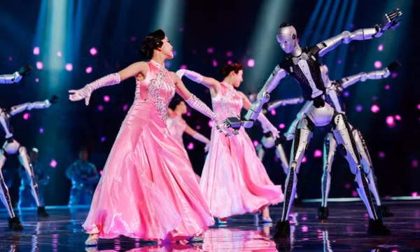 Robot hình người khiêu vũ cùng các nghệ sĩ trên sân khấu WorldSkills 2026