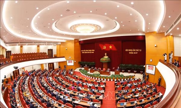 Ngày làm việc thứ hai: Hội nghị lần thứ tư Ban Chấp hành Trung ương Đảng khoá XIV