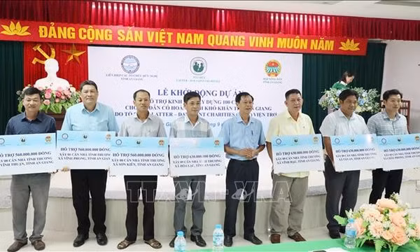 Hỗ trợ kinh phí xây nhà ở cho các hộ có hoàn cảnh khó khăn