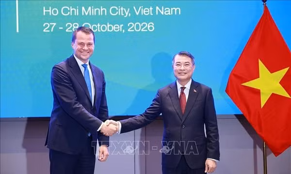 Thủ tướng Lê Minh Hưng tiếp Giám đốc điều hành Diễn đàn Kinh tế Thế giới
