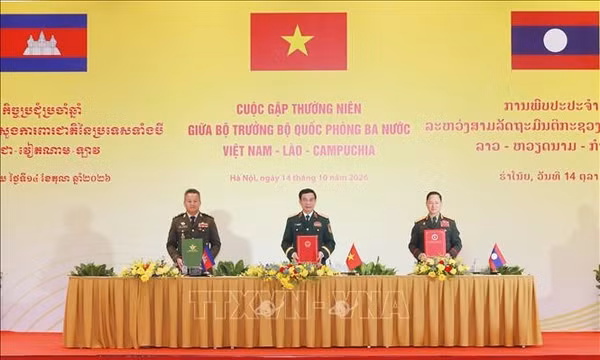 Cuộc gặp giữa Bộ trưởng Bộ Quốc phòng Việt Nam - Lào - Campuchia