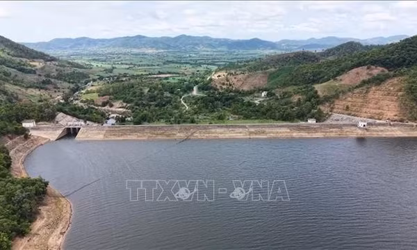 Sửa chữa, gia cố hồ chứa trọng yếu trước cao điểm mưa lũ