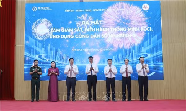 Số hóa các ngành kinh tế, xây dựng và kết nối, chia sẻ dữ liệu