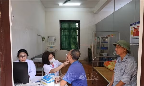 Củng cố y tế cơ sở, nâng cao chất lượng khám sức khỏe ban đầu