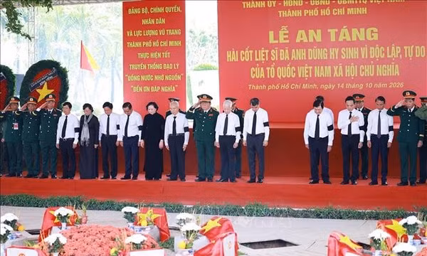 Thủ tướng dự Lễ an táng hài cốt liệt sĩ tại Nghĩa trang liệt sĩ Thành phố Hồ Chí Minh