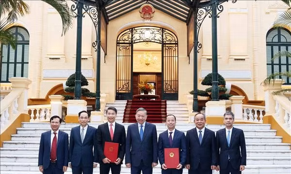 Tổng Bí thư, Chủ tịch nước trao Quyết định bổ nhiệm 2 Đại sứ Việt Nam tại nước ngoài