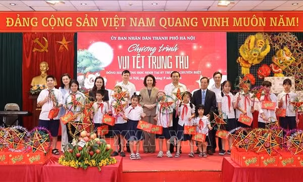 Trung thu yêu thương: Tiếp thêm động lực cho học sinh các trường chuyên biệt