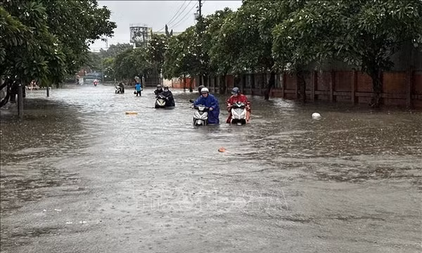 Mưa lớn gây nhiều thiệt hại, Đồng Nai tiếp tục cảnh báo ngập úng