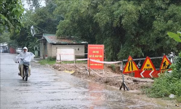 Huế: Sạt lở áp sát di tích, uy hiếp khu dân cư