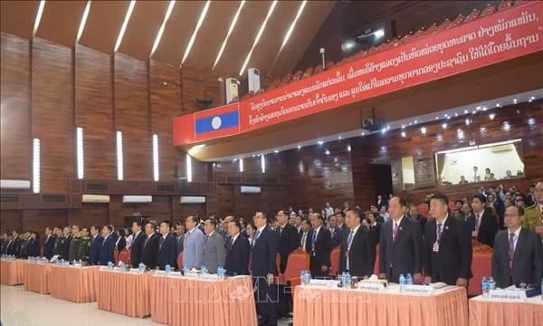 Tuyên truyền pháp luật biên giới cho các Trưởng bản Việt Nam - Lào