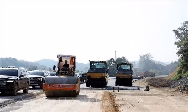 Bộ trưởng Xây dựng kiểm tra tiến độ dự án cao tốc Đồng Đăng – Trà Lĩnh