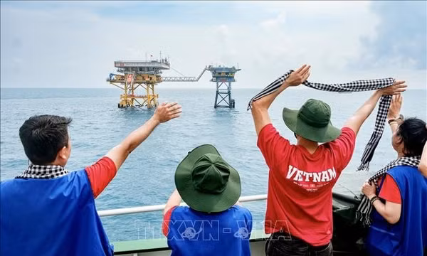 Hậu phương nối liền tiền tiêu - Bài cuối: Vun đắp tình yêu biển đảo, quê hương