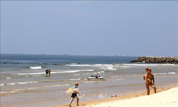 Các điểm du lịch ven biển đón dòng khách quốc tế trú đông