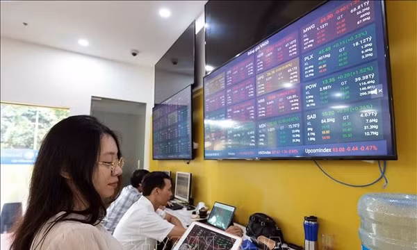 Cổ phiếu năng lượng duy trì sắc xanh, khối ngoại bất ngờ mua ròng