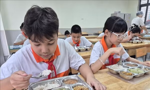 Bữa ăn bán trú: Tăng giám sát, kịp thời xử lý vấn đề phát sinh