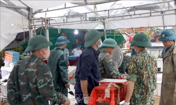 Hành trình đưa những người anh hùng về đất mẹ an nghỉ