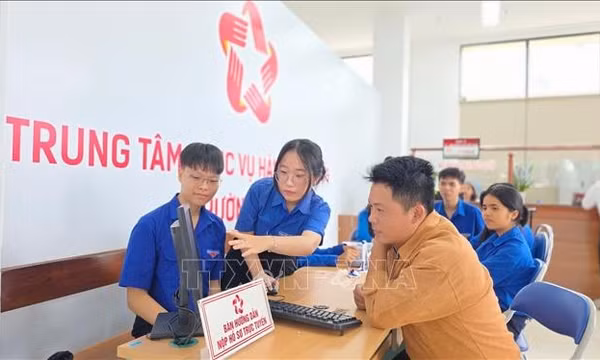 Chuyển đổi số ở Gia Lai: Đi từng ngõ, gõ từng nhà, hướng dẫn từng người dân