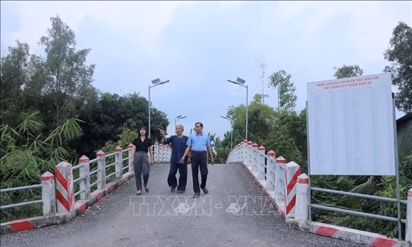 Lão nông miền Tây thắp lửa thiện nguyện bên những nhịp cầu vui
