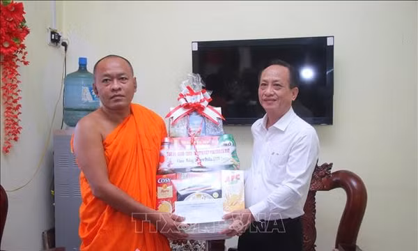 Tiếp thêm động lực cho đồng bào Khmer nỗ lực vươn lên