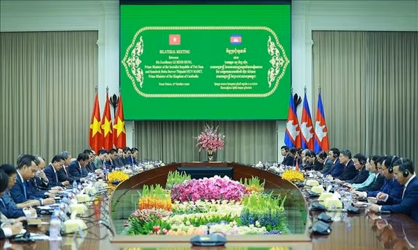 Thủ tướng Lê Minh Hưng hội đàm với Thủ tướng Campuchia Hun Manet