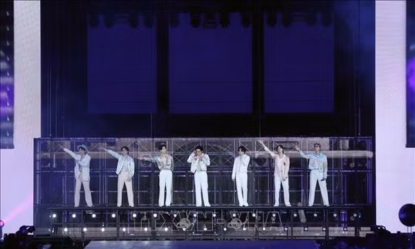 BTS lập kỷ lục doanh thu bán vé, tour thế giới có thể chạm mốc 1 tỷ USD
