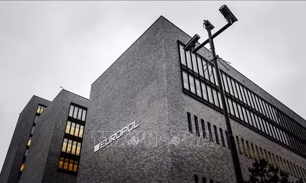 Europol triệt phá đường dây buôn người tại châu Âu