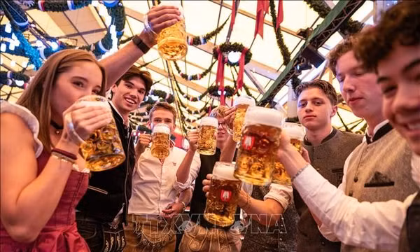 Lễ hội bia Oktoberfest 2026: Lo ngại nguy cơ ‘vỡ trận’