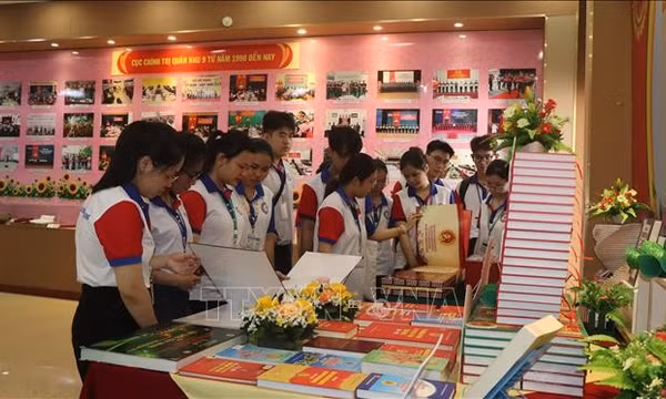 Từ mạch nguồn di sản đến giáo dục truyền thống