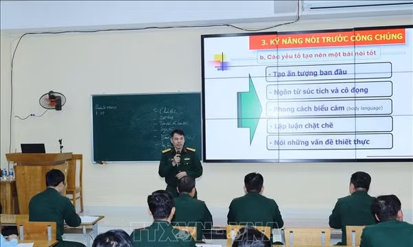 75 năm bền bỉ vun đắp bản lĩnh chính trị của Quân đội