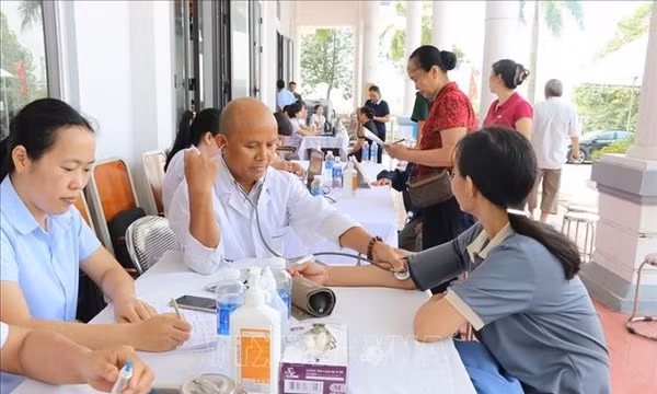 Tăng tốc thực hiện chiến dịch khám sức khỏe toàn dân