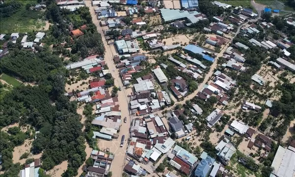 Mưa lớn gây ngập sâu tại Đồng Nai ảnh hưởng đời sống người dân
