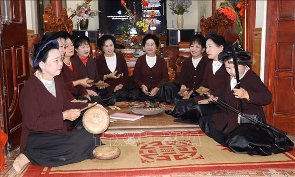 Nối dài mạch nguồn dân gian