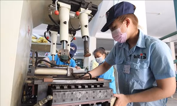 Thông qua dự án Luật sửa đổi, bổ sung một số điều của Luật An toàn, vệ sinh lao động