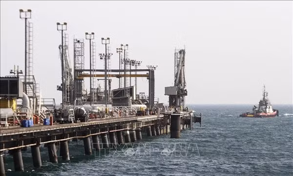 Mỹ cảnh báo Iran có thể không còn dầu để giao dịch trong 2 tuần