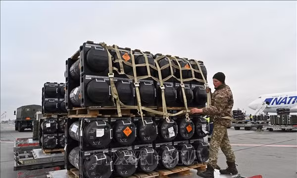 Mỹ, EU tăng hỗ trợ quốc phòng cho Ukraine