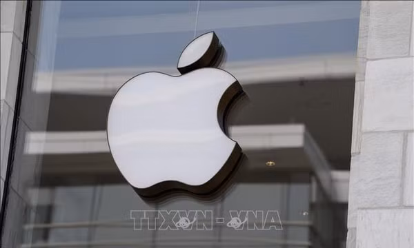 Biểu tượng Apple tại một cửa hàng của hãng ở Washington, DC, Mỹ. Ảnh tư liệu: AFP/TTXVN (Không được phép sử dụng, chia sẻ bởi bên thứ ba)