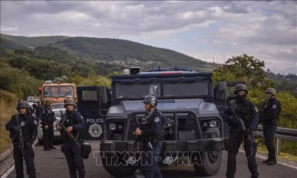 Cảnh sát đặc nhiệm vùng lãnh thổ Kosovo. Ảnh: AFP/TTXVN (Không được sử dụng, chia sẻ bởi bên thứ ba)