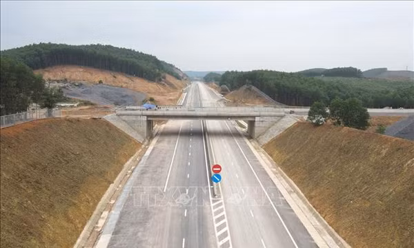 Siết tiến độ, gỡ mặt bằng đưa dự án Quốc lộ 15D về đích