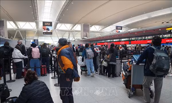 Số lượng người nhập cư hợp pháp vào Mỹ giảm mạnh