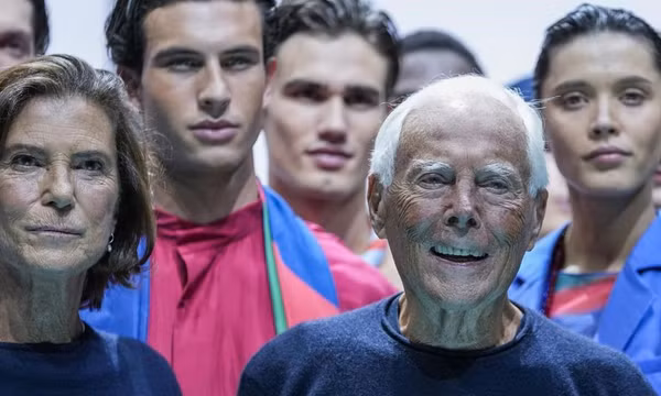 Hàng nghìn người tiếc thương 'ông vua thời trang Italy' Giorgio Armani