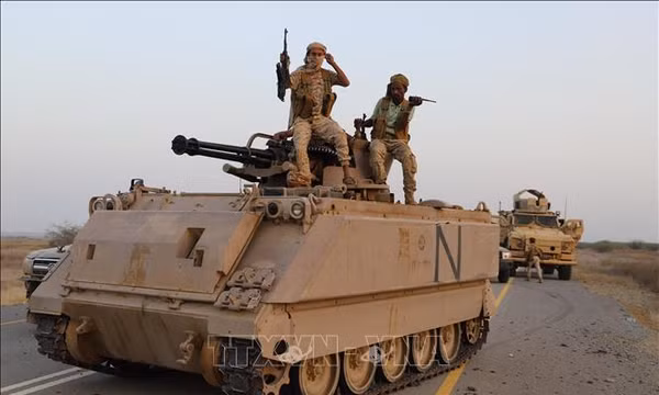 Binh sĩ Chính phủ Yemen trong chiến dịch chống lại phiến quân Houthi ở quận Abs, tỉnh Hajjah, Yemen ngày 12/3/2021. Ảnh: THX/TTXVN