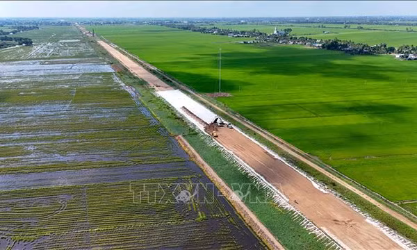 Đẩy nhanh tiến độ các dự án trọng điểm giao thông, năng lượng ĐBSCL
