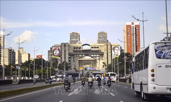 Chuyến bay thương mại châu Âu đầu tiên đến Venezuela sau nhiều tháng gián đoạn