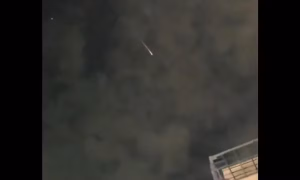 Tên lửa từ Yemen rực sáng bầu trời Israel khiến hàng triệu người phải trú ẩn