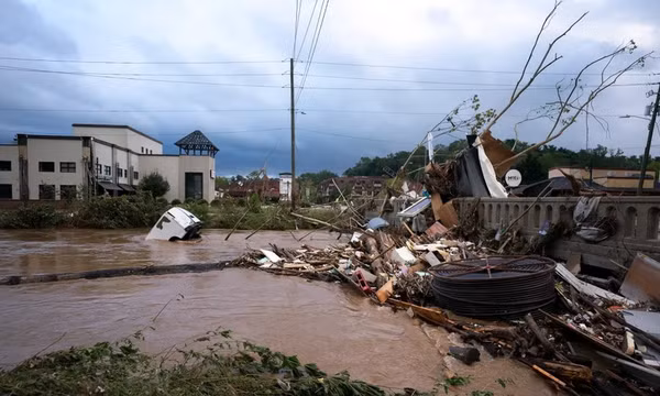 Hình ảnh tiểu bang North Carolina của Mỹ 'xơ xác' sau bão Helene