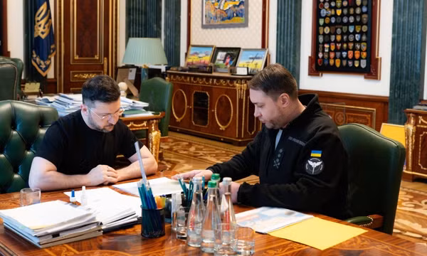 Tổng thống Ukraine Volodymyr Zelensky và ông Kyrylo Budanov. Ảnh: X/ZelenskyyUa
